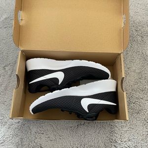 Black Nike Tanjuns (never worn)